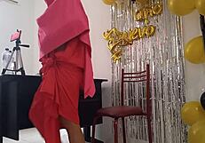 حفلة عيد ميلاد الفتيات الهنديات: كس جاف داكن يتوق للمتعة الرطبة