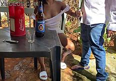 60-årig pervers knullar tjej på baren