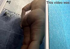hermosa hermanastra in tight lycra recorded during shower time