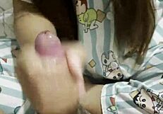 Wow, this Asian girl gives her boyfriend such an amazing handjob! 😍