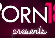 Просто отдыхаю с блондинистой секс-куклой, трахаю её миниатюрную попку в диком анале