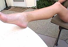 金髪ビッチのBrea BennettとAaliyah Jolieが熱いソロプレイを披露