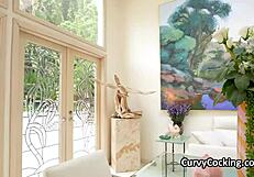 אני מתגעגעת לזין קשה שמחליק בין הציצים הגדולים שלי כצ'ירלידרית