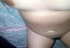 minha bucetinha apertada quer um pau peludo socando fundo nela