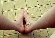 a quick clip showing my feet in a bisexual gay amateur scene