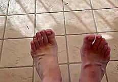 a quick clip showing my feet in a bisexual gay amateur scene