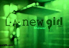 Ali je ta ljubka najstnica 18+ rjavolaska pravkar dražila po vroči prhi?