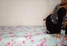 Hago a mi amiga subir la escalera y le vi su hilo mientras la llevo a comer para luego atorarla en su propio cuarto de semen �volveremos a tener una cita