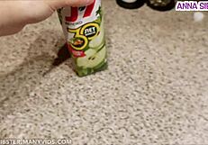 เพื่อนร่วมห้องโกรธของ เอ็ม เจ คว้าควยในครัวหอพัก