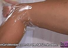 Awesome natural tits on showering pawg 😍