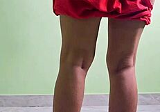 Wanna see this hot Desi schoolgirl in viral action?