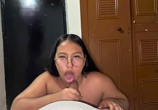 le enseño a follar a mi hermanastra inocente de 18 años