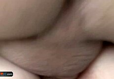 AgedLove liefert Hardcore-Zusammenstellung von jungen Kerlen und reifen Omas beim Bumsen