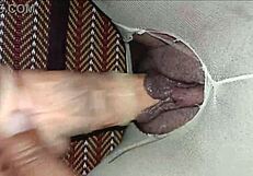 น้ำเงี่ยนของเธอเอาให้สอยแหย่เข้าไปได้ทั้งสอง