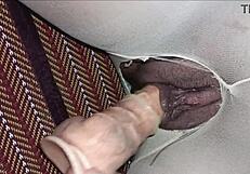 น้ำเงี่ยนของเธอเอาให้สอยแหย่เข้าไปได้ทั้งสอง