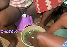 장난기 많은 커플 플레이를 위해 벌려!