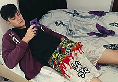 Hab meinen Stiefsohn mit seiner Tantaly-Puppe erwischt und ihm beim Schwanz geholfen