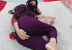 Sobia Nasir says, 'Watch me strip and show my nude body'