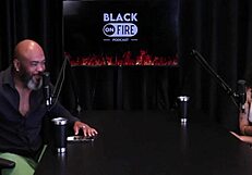 Brune superbe Bibi Hourani donne son cul soumis en scène de groupe public