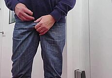 je baisse mon pantalon pour me masturber à l’hôpital, wow!