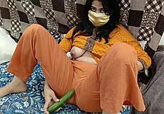 Pakistanska pastorka ujeta s kumaro, jebana od očima