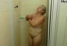 Pomajka uhvati sina kako se šljepka i jebe ga u tušu!