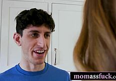 No puedo resistir follar el culo apretado de mi madrastra caliente