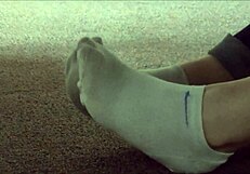 Грязные носки спрятанные в кроссовках