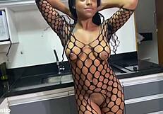 Como a gostosa na cozinha