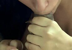 Novinha Gulosa Devours Mommy in a Hungry Bedroom Showdown Scene.