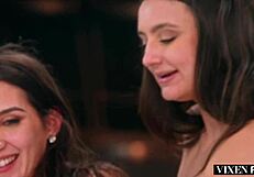 Vixenplus Eliza Ibarra SQUIRTS her pussy for Natalia Nix!