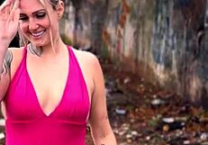 naughty whore offers blowjob or pix deal