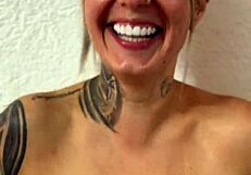 naughty whore offers blowjob or pix deal