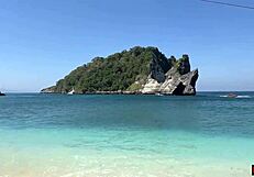 OMG! Hottie Sucks My Dick on Public Beach and Walks with Cum on Face