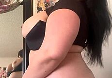 omg this latina pawg squirts multiple times in homemade vid! 💦