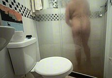 Pauzudo Me Fode Gostoso Dentro do Banheiro e Meu Marido Nem Desconfia