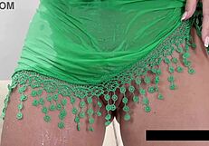 Latina’s intense piss streams leave me craving more raw action