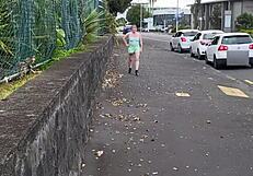 Trashy Kiwi slut flaunts her body at the mall and busy street