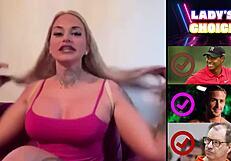 金发大奶美女撕扯衣服脱光