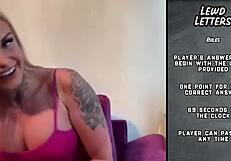 金发大奶美女撕扯衣服脱光