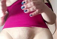 ฉันรู้สึกเปียกมากตอนเสียวตัวเองให้ลูกเลี้ยงในเลกกิ้ง