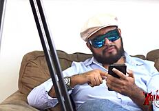 tímida venezolana de 18 años pasa casting y disfruta lamiendo tetas y besando