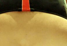 latexi69 playing with butt plug in latex?