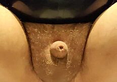 latexi69 playing with butt plug in latex?