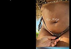 Married wife shows off juicy ass at beach