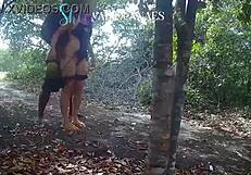 Ousadinha no Matinho: Žena z BBC v divji postavitvi.