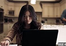 สาวเอเชียลูลู่ ชู อิจฉาแล้วโดนเย็ดหลังอมควย