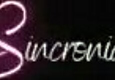 فتاة صغيرة تتأوه بصوت عالي وهي تجرب الشرجي الضيق