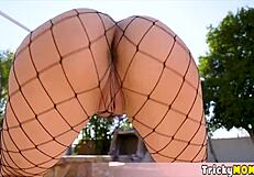 i can't resist stepmom sarah's bubbly milf ass in fishnets