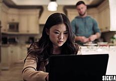 สาวเอเชียลูลู่ ชู อิจฉาแล้วโดนเย็ดหลังอมควย